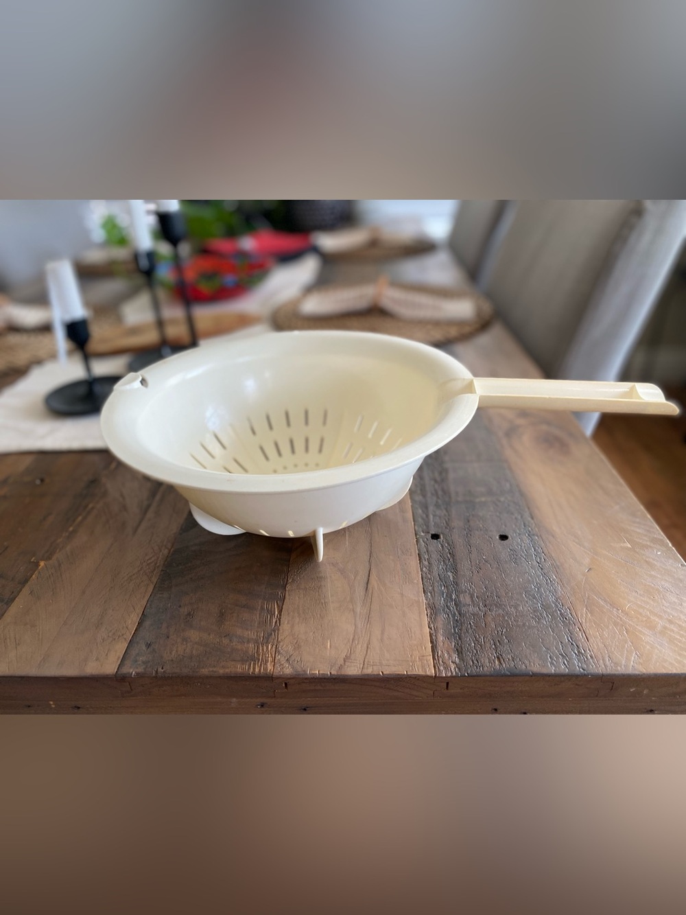 Tupperware Plastic Colander with Handle